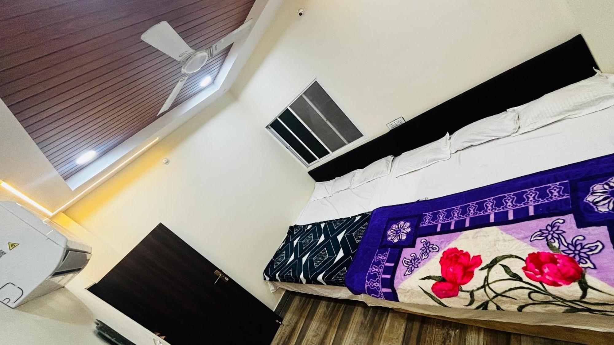 Hotel Shreenidhi Comfort Stay Ujjain Bagian luar foto
