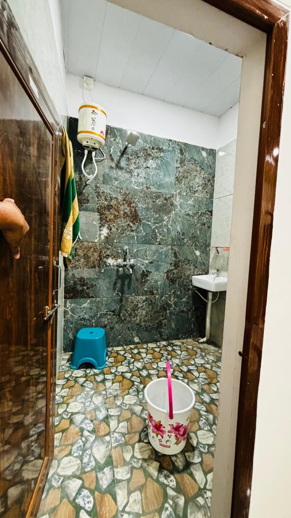 Hotel Shreenidhi Comfort Stay Ujjain Bagian luar foto